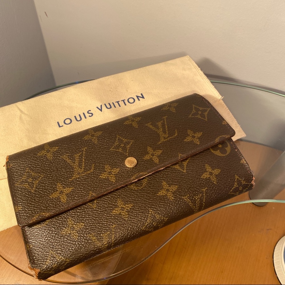 AUTHENTIC Louis Vuitton long trifold wallet